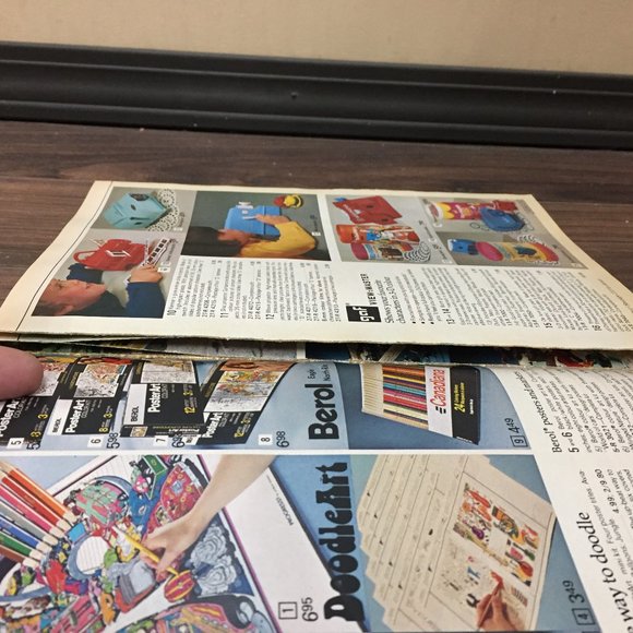 1975 Eatons Christmas Catalog Canada - Picture 6 of 16